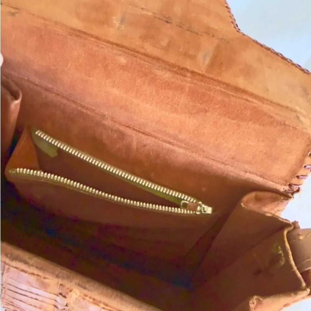 Unique Brown Crocodile-Embossed Leather Shoulder Bag - Picture 8 of 8
